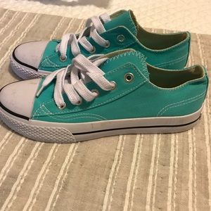 Airwalk turquoise shoes